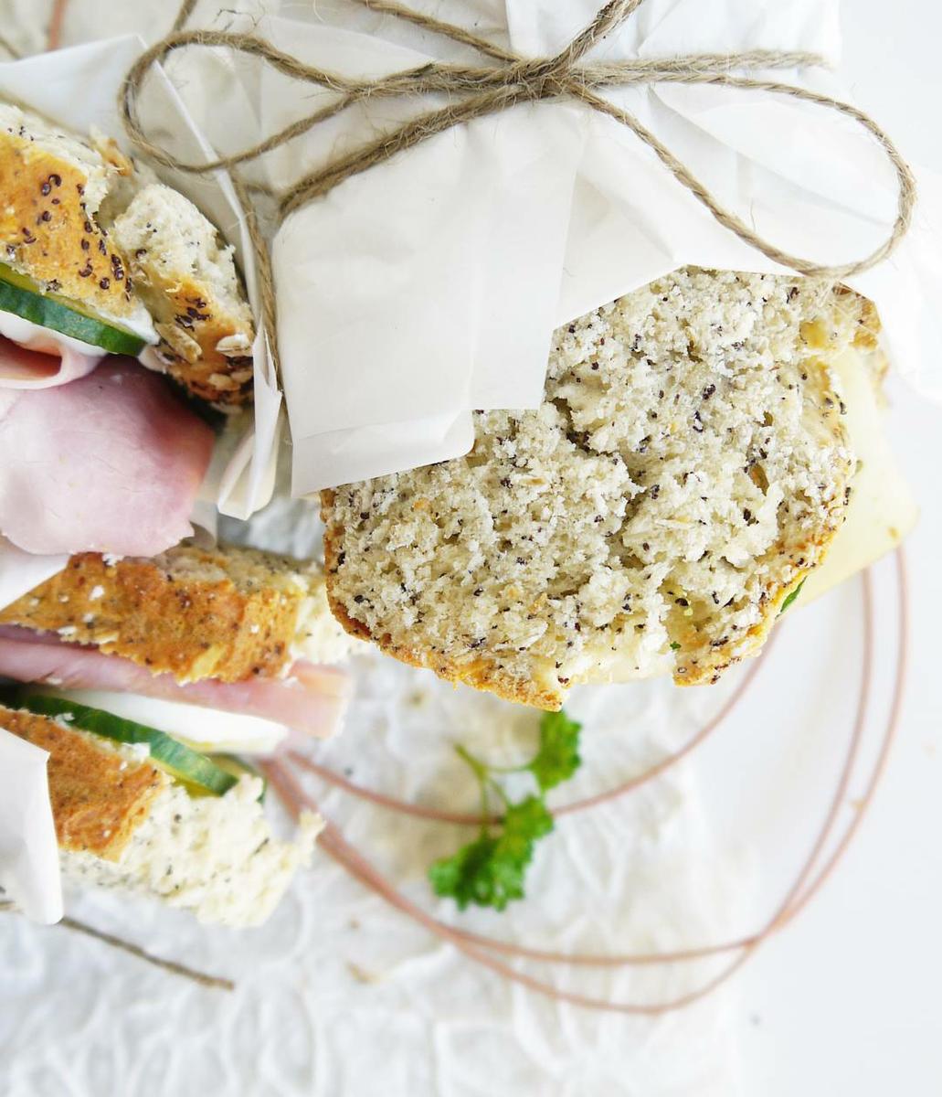 Rezeptbild: Sandwichbrot, mit Haferflocken und Mohn (ohne Hefe)