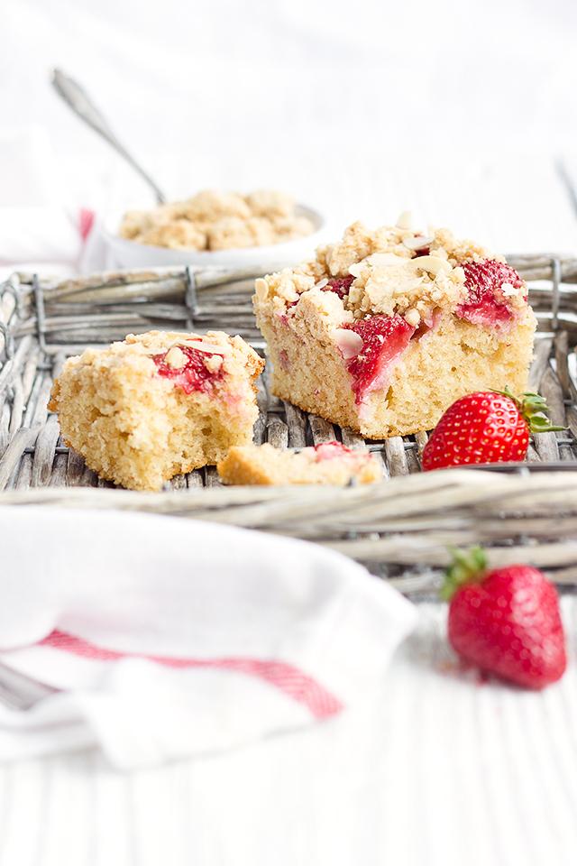 Rezeptbild: Erdbeer-Grießkuchen