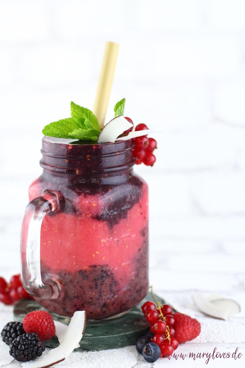Rezeptbild: Fruchtiges Eisgetränk: Beeren-Kokos-Slushy