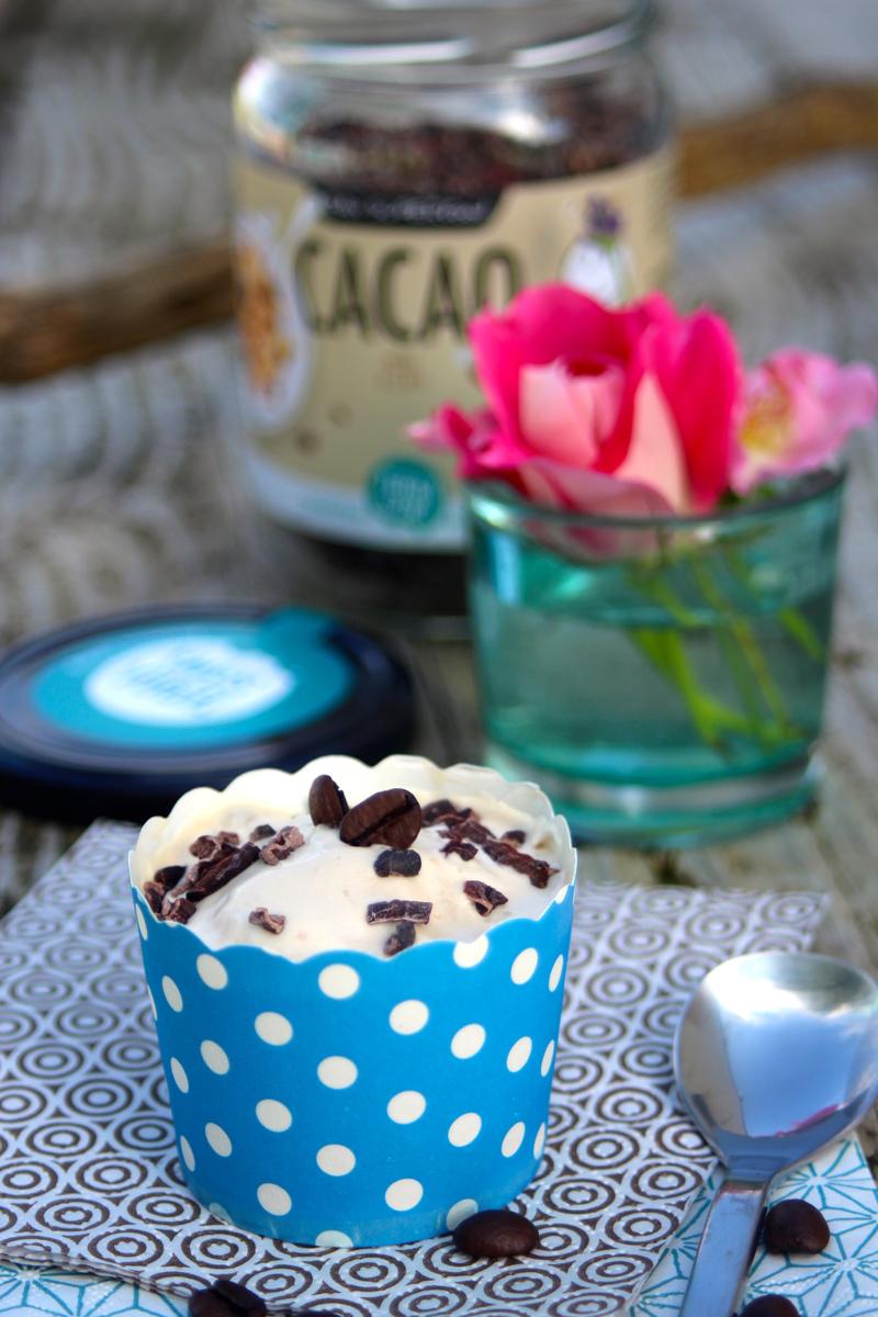 Rezeptbild: Latte Macchiato-Eis mit dulce de leche und echten Kakaosplittern