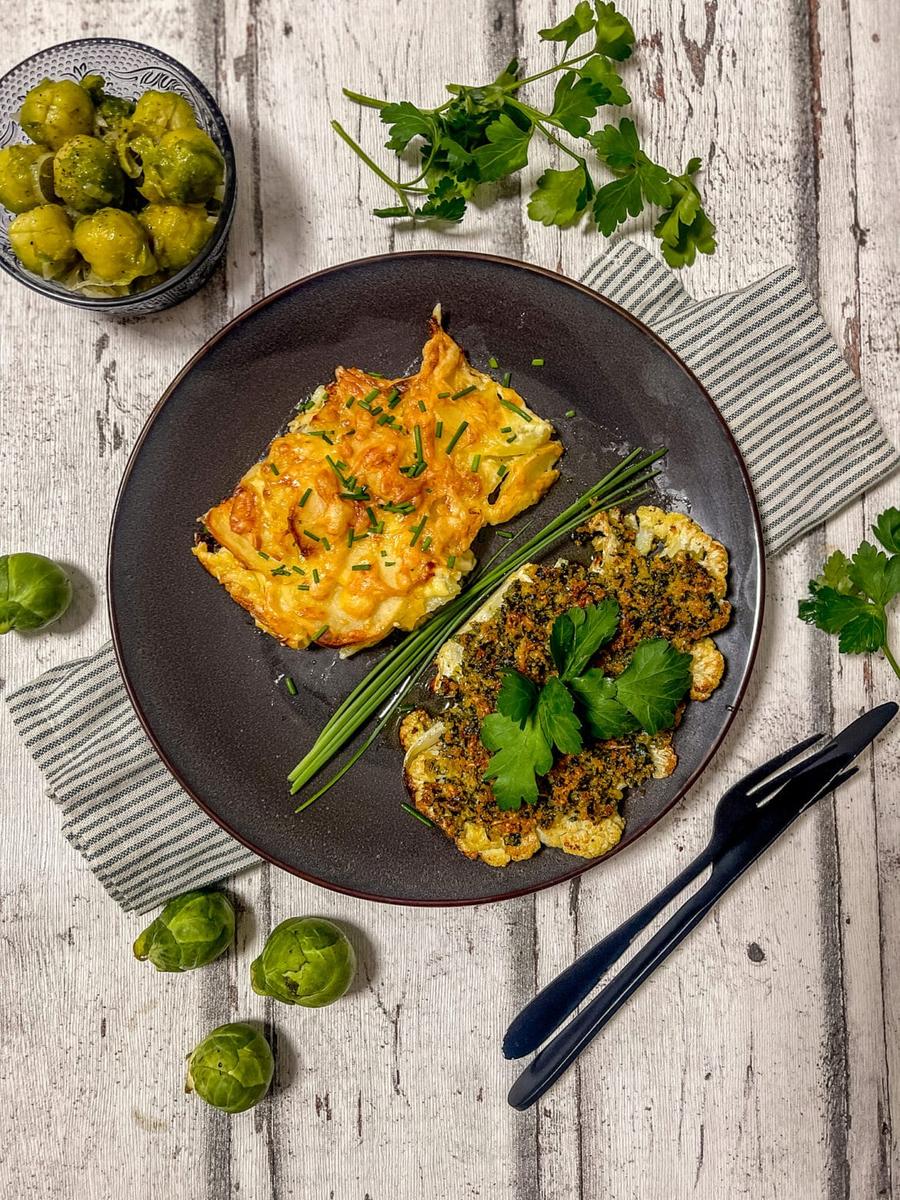 Rezeptbild: Blumenkohl-Steak mit Käse-Kräuterkruste