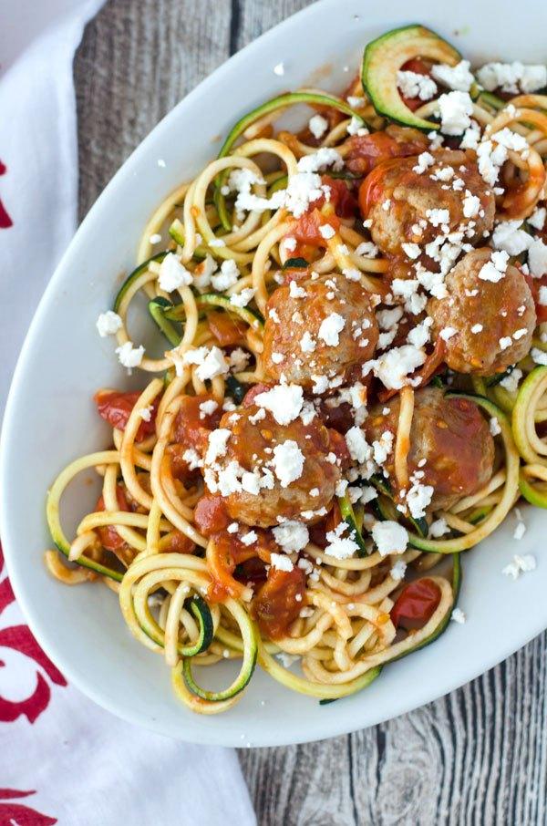 Rezeptbild: Kalorienarme Zoodles mit Putenbällchen