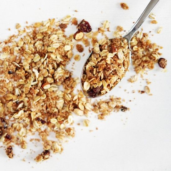 Rezeptbild: Knuspermüsli mit weißer Schokolade, Mandeln und Cranberries