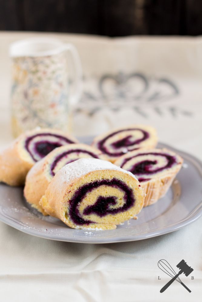Rezeptbild: Blitzschnelle Biskuitroulade mit Marmelade