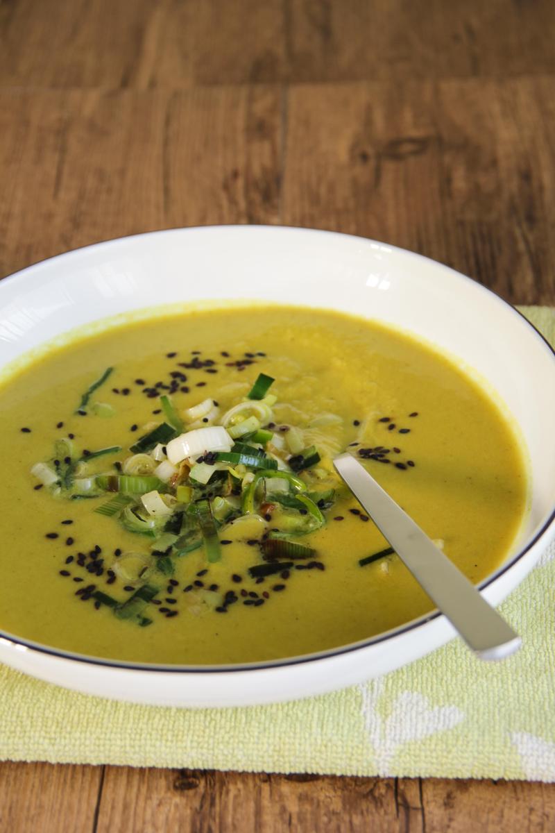 Rezeptbild: Lauchcremesuppe mit Curry & Apfel