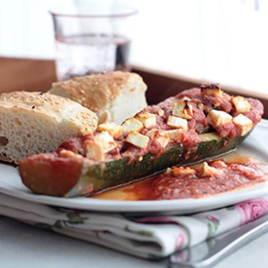 Rezeptbild: Gefüllte Zucchini mit Fladenbrot