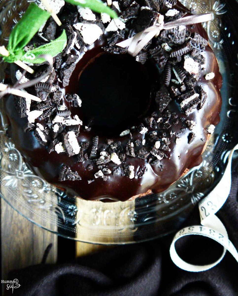 Rezeptbild: Schokoladen-Gugelhupf, mit OREO Topping