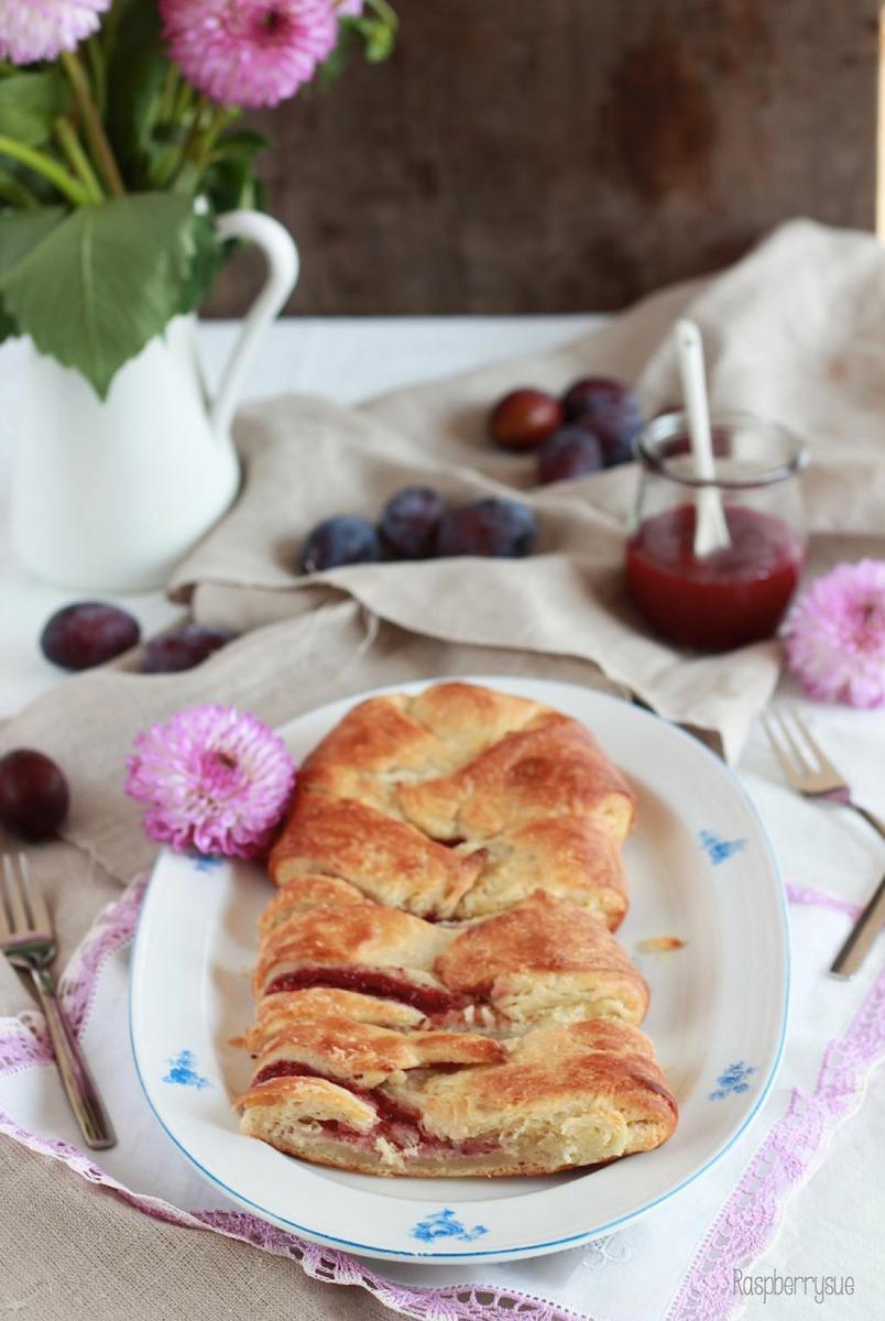 Rezeptbild: Pflaumen-Mandel-Plunder