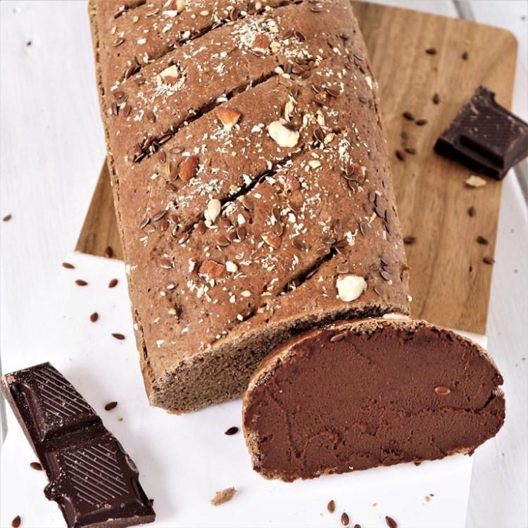 Rezeptbild: Dinkel-Haselnussbrot mit Haselnuss-Schokoladenaufstrich (veganes Nutella)