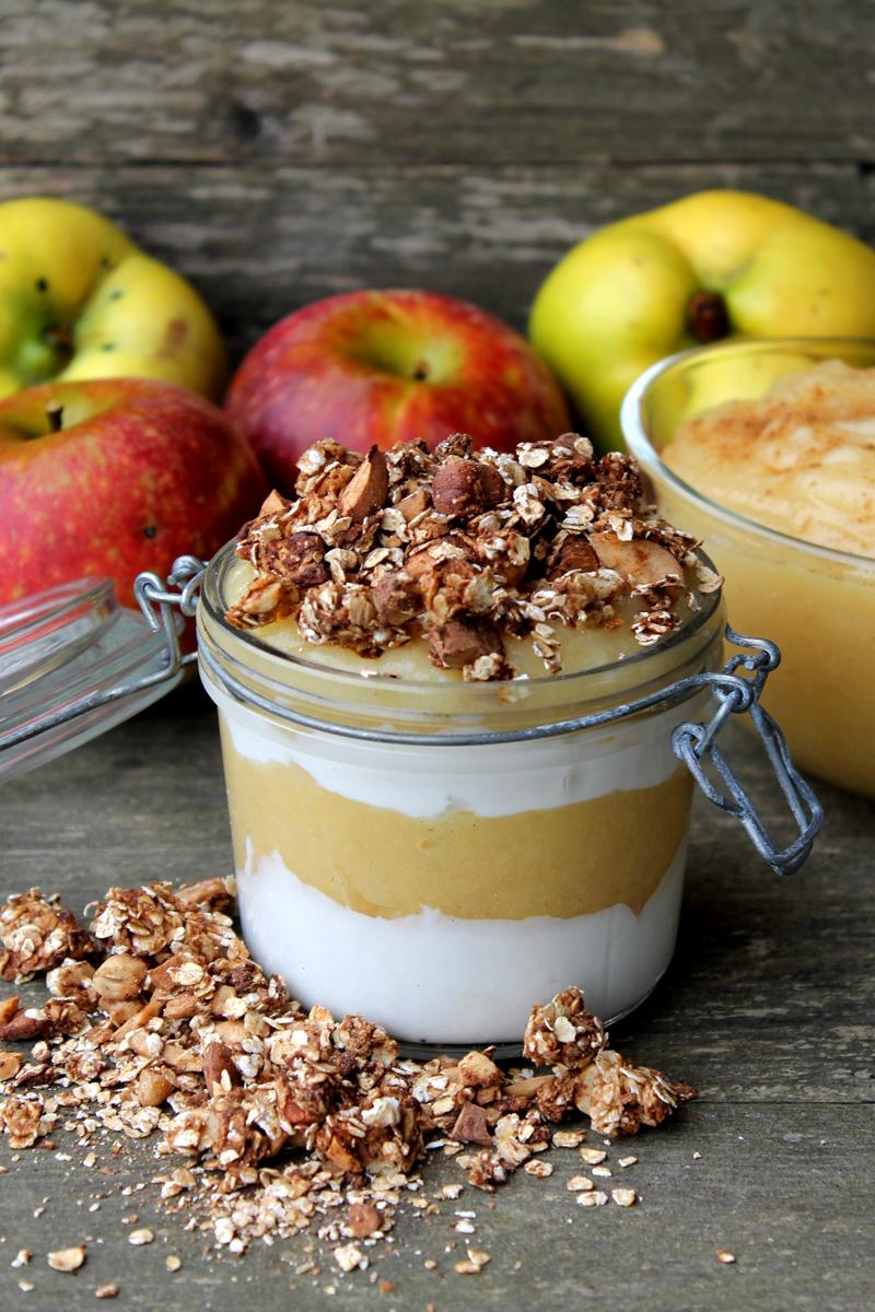 Rezeptbild: Nuss-Müsli mit Apfel-Quitten-Mus