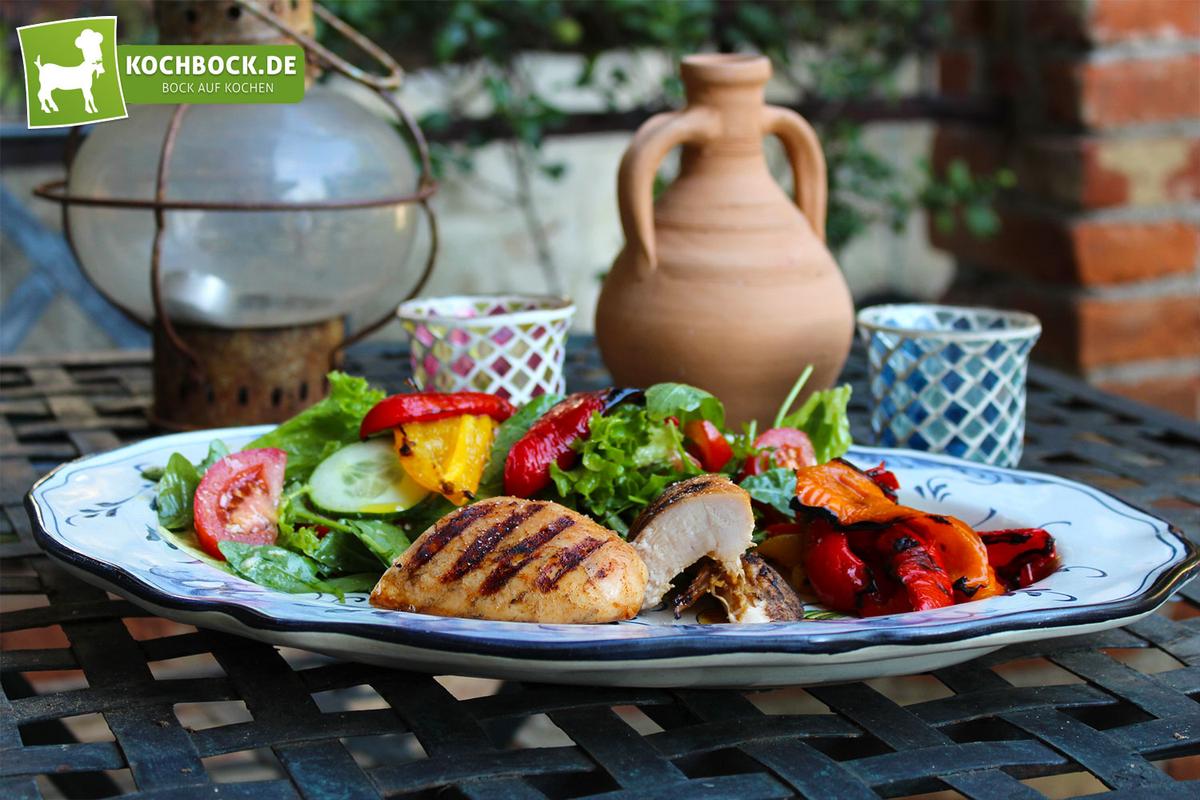 Rezeptbild: Sommer Grillsalat mit Hähnchen