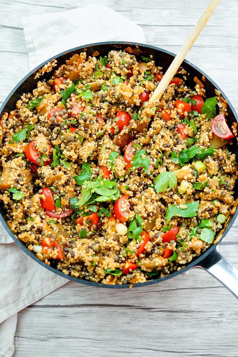 Rezeptbild: Linsen Quinoa Salat mit Aubergine