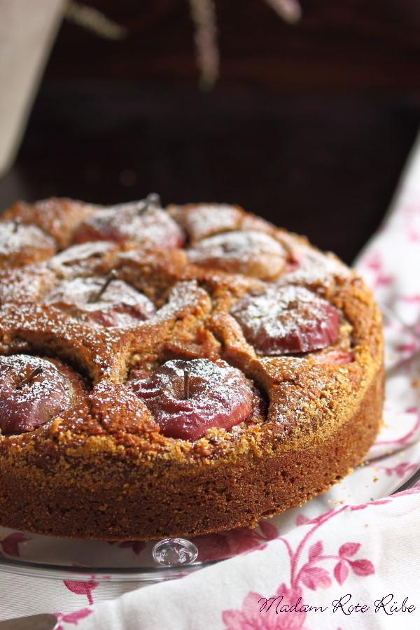 Rezeptbild: Bratapfelkuchen mit Eierlikör-Mandelfüllung