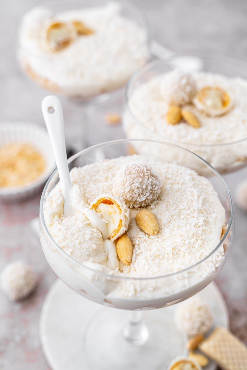Rezeptbild: Raffaello Creme Dessert im Glas