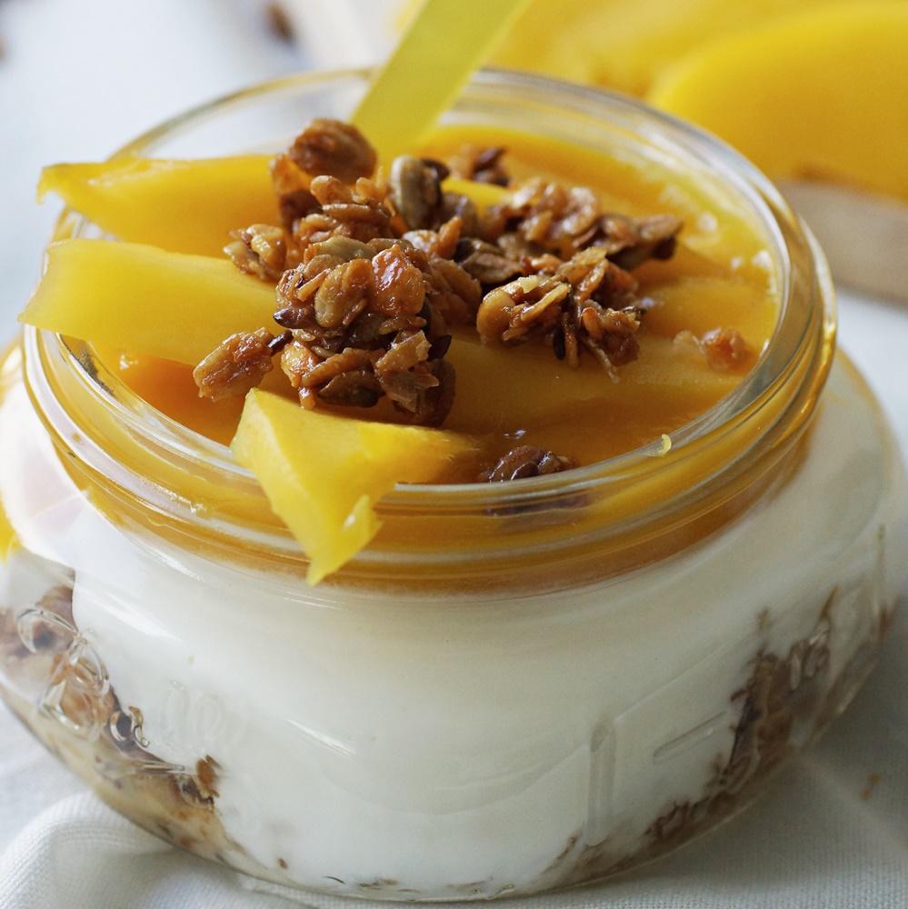 Rezeptbild: Nuss-Granola mit Mango 