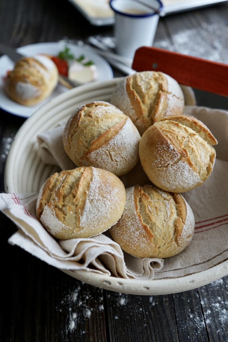 Rezeptbild: 6 knusprige Joghurtbrötchen