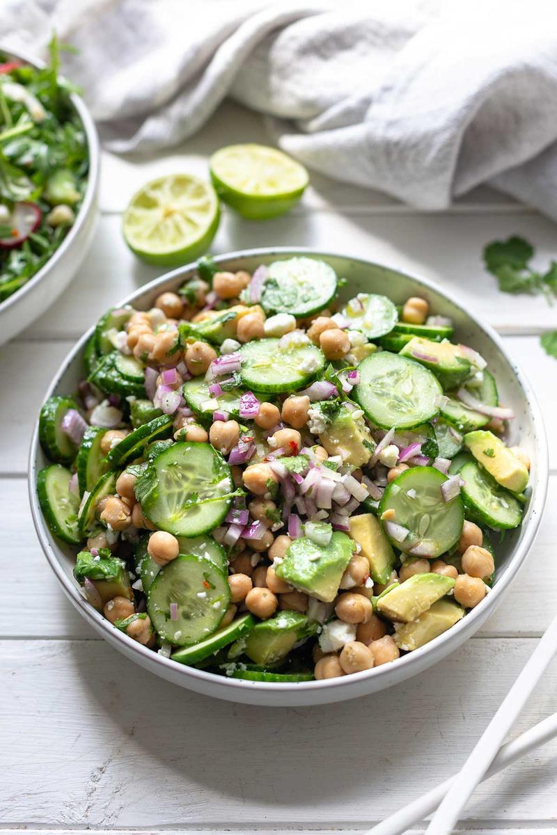Rezeptbild: Gurkensalat mit Feta und Kichererbsen