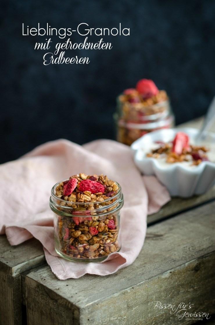 Rezeptbild: Veganes Lieblings-Granola mit getrockneten Erdbeeren