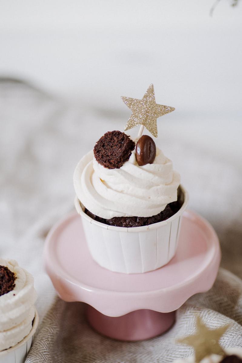 Rezeptbild: BAILEYS CUPCAKES MIT NUTELLA GEFÜLLT