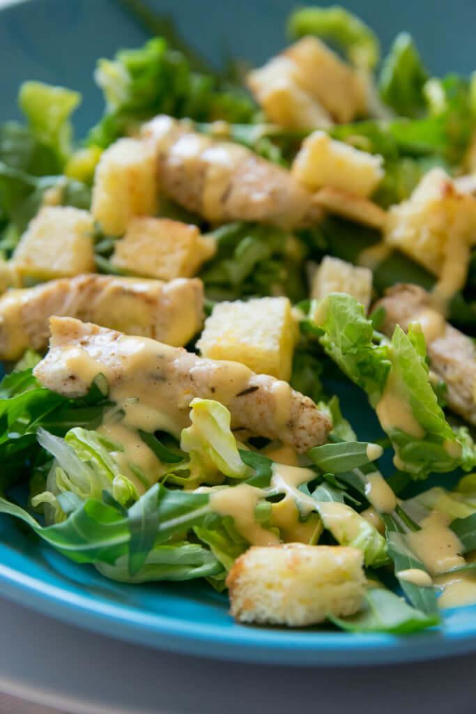 Rezeptbild: Caesar Salat mit selbstgemachten Knoblauch Croutons