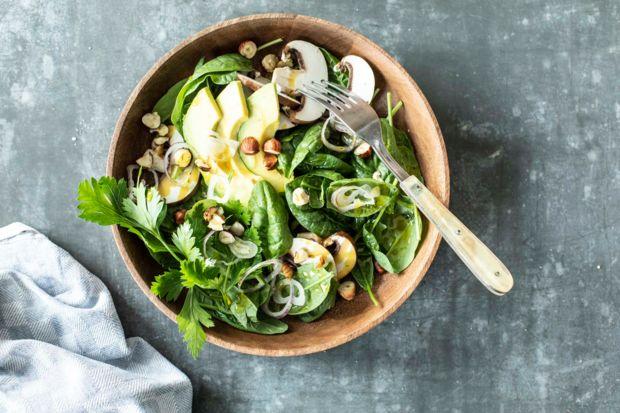 Rezeptbild: Spinatsalat mit Champignons und Avocado