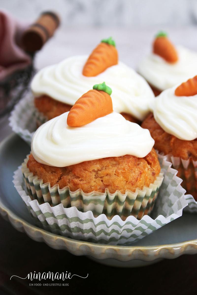 Rezeptbild: Bananen-Möhren-Cupcakes mit Frischkäse-Frosting