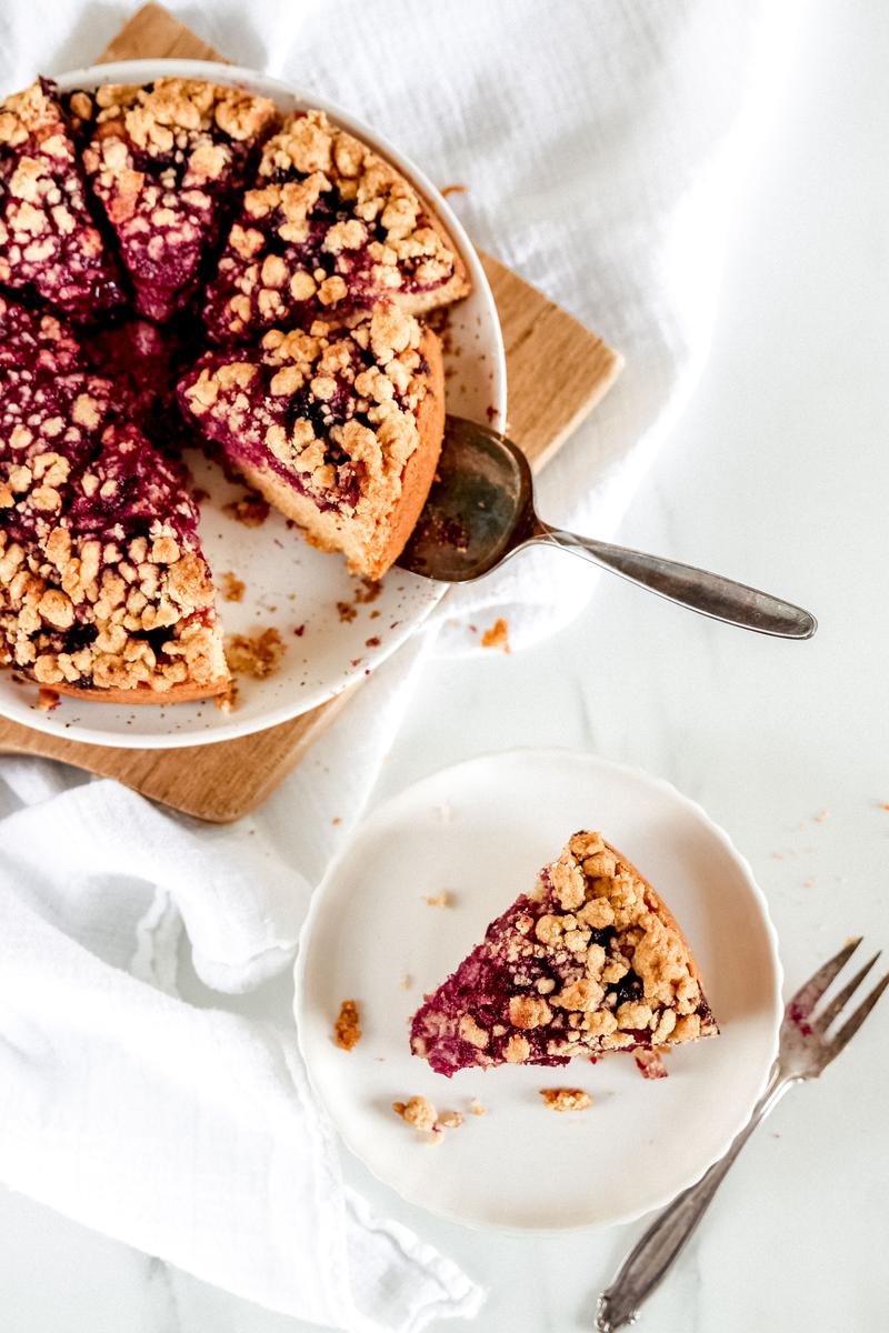 Rezeptbild: kleiner feiner saftiger Kirschkuchen mit Vanillestreuseln