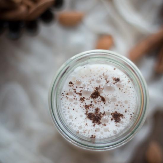 Rezeptbild: Karamellige Vanille & Zimt Mandelmilch