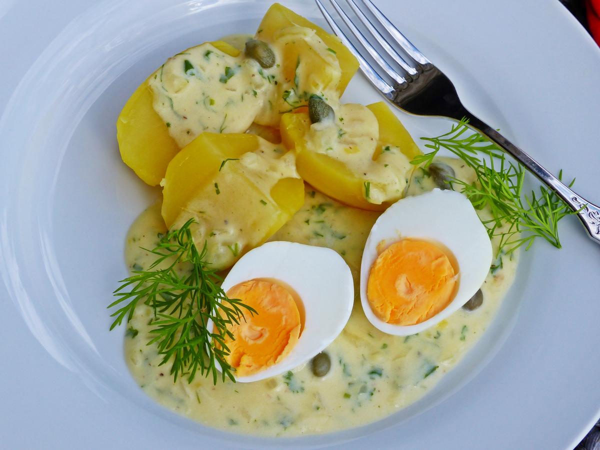 Rezeptbild: Eier in Dill-Senfsauce