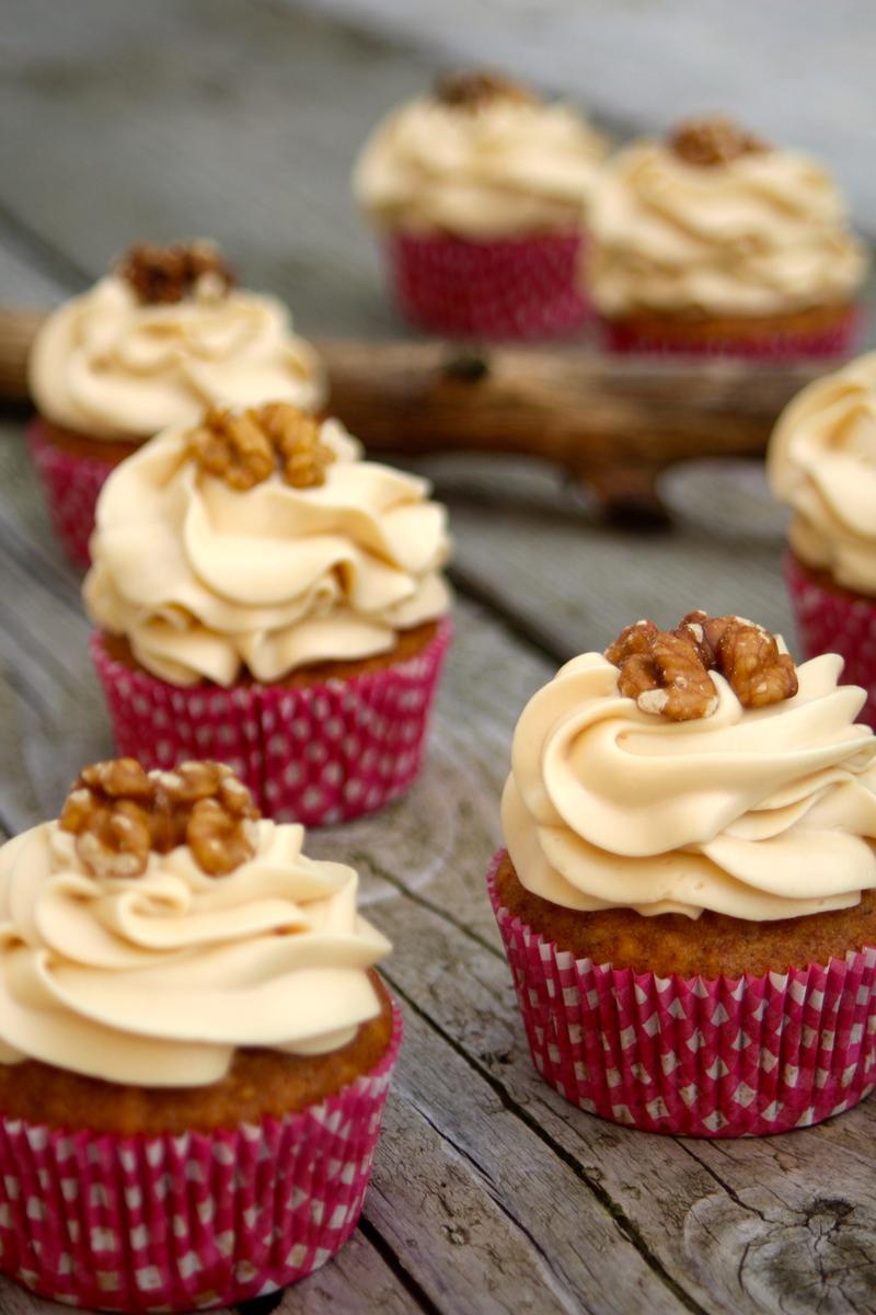 Rezeptbild: Saftige Toffee-Cupcakes mit Datteln, Walnüssen und Dulce de leche