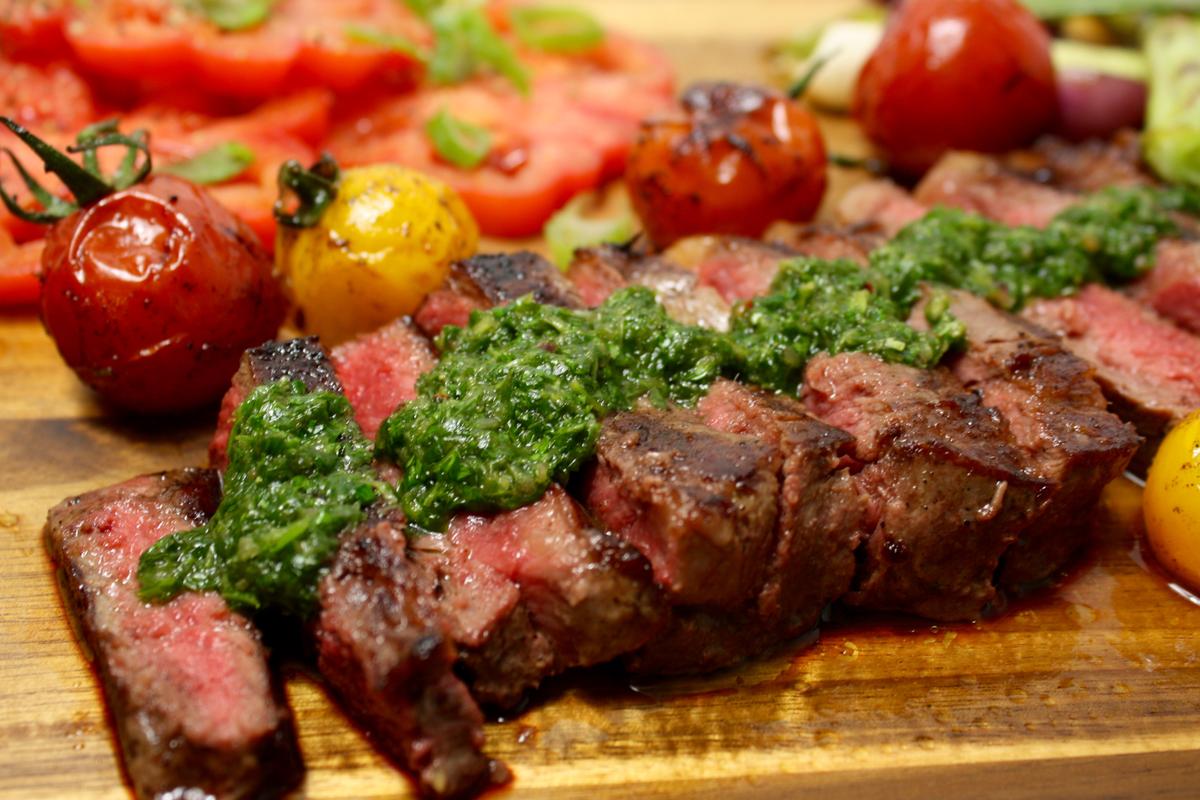 Rezeptbild: Rumpsteak mit Chimichurri Sauce