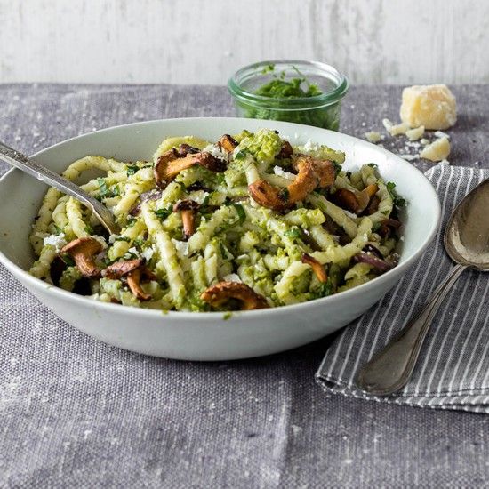Rezeptbild: Pasta mit Pfifferlingen und Erbsenpesto