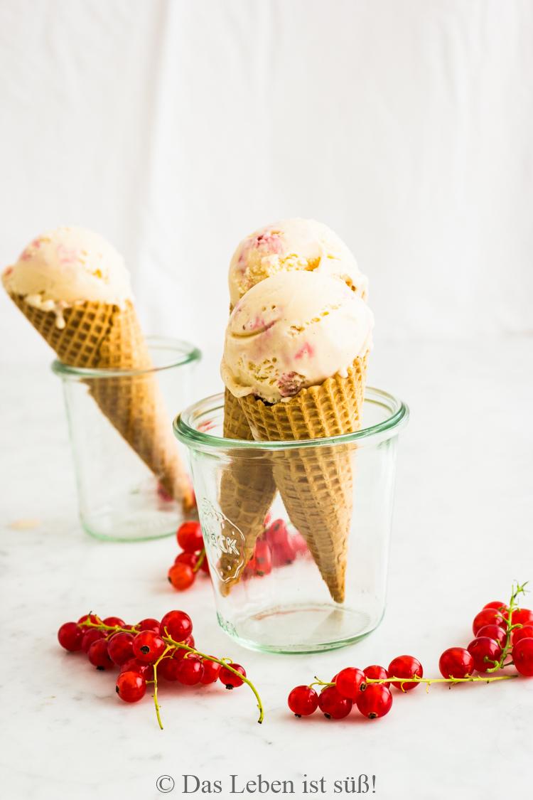 Rezeptbild: Vanilleeis mit Johannisbeeren 