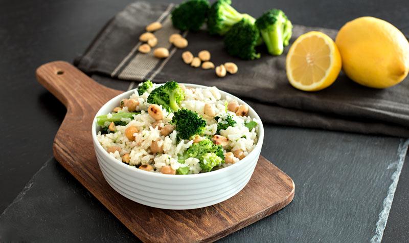 Rezeptbild: Nussiger Reis-Salat mit Brokkoli & Kichererbsen