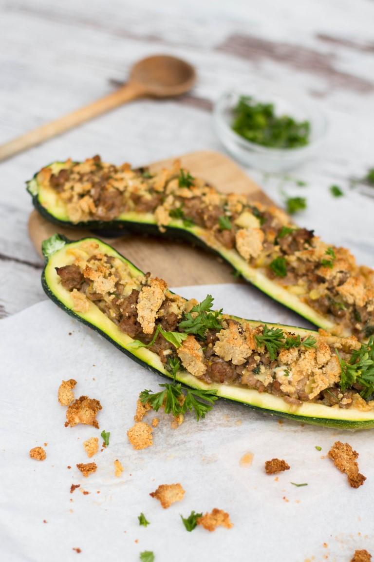 Rezeptbild: ZUCCHINI GEFÜLLT MIT HACKFLEISCH