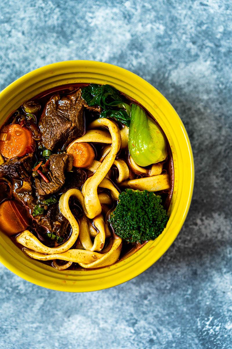 Rezeptbild: Chinesische Rindersuppe mit handgezogenen Nudeln