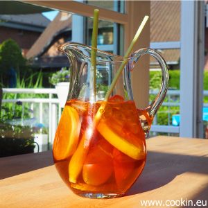 Rezeptbild: Roiboos-Eistee mit Ingwer und Zitronengras