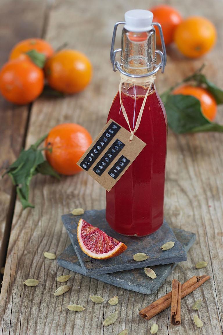Rezeptbild: Blutorangensirup mit Kardamom
