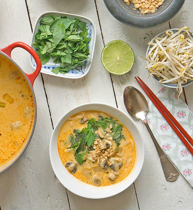 Rezeptbild: Thai-Curry-Suppe mit Kokosmilch und Reisnudeln