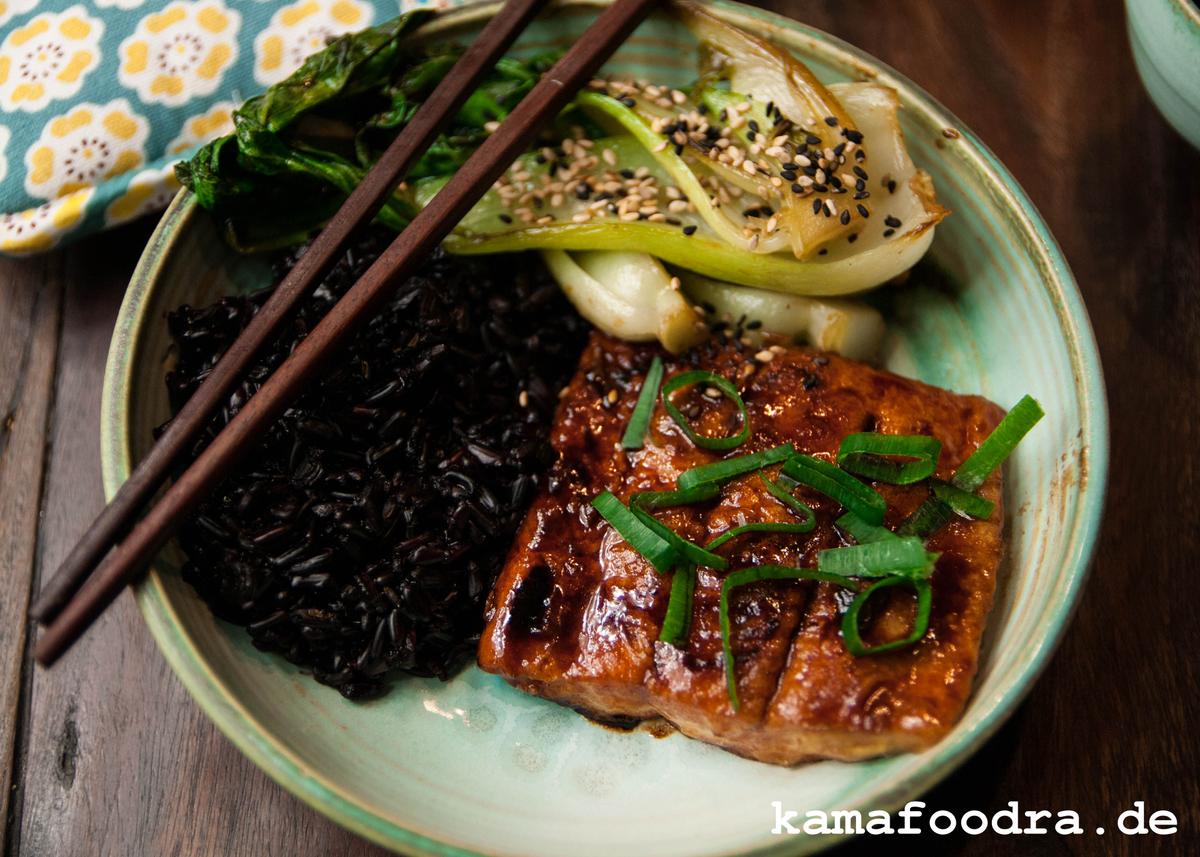 Rezeptbild: Teriyaki Lachs mit Sesam Pak Choy und schwarzem Reis