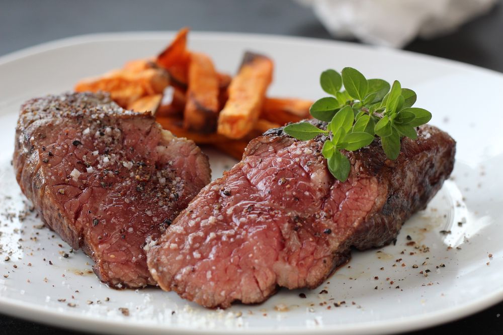 Rezeptbild: Tri-Tip Steak mit Süßkartoffelpommes