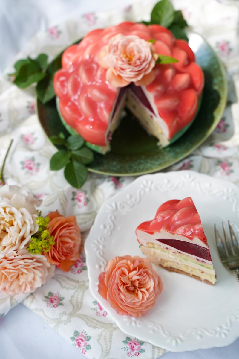 Rezeptbild: PEACHY ROSE TORTE