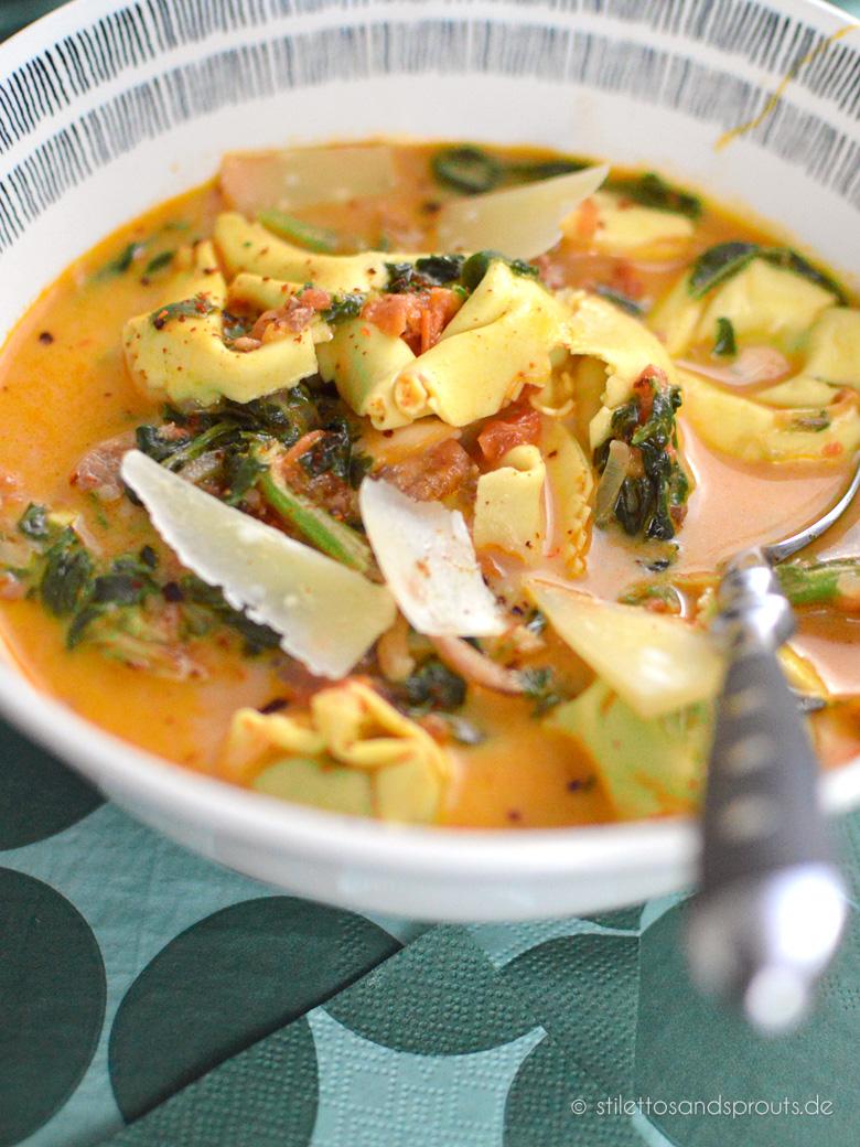 Rezeptbild: Tortellini Suppe mit Salsiccia