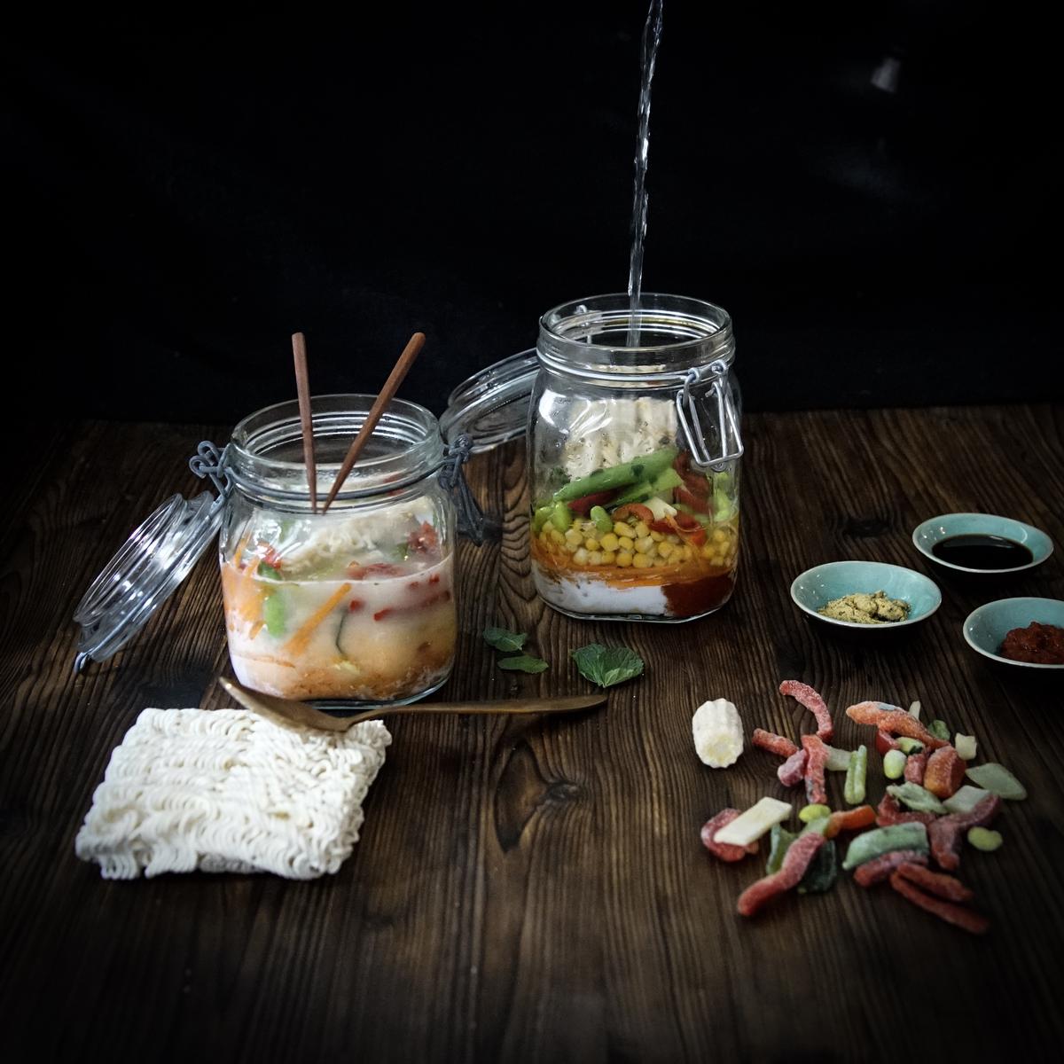 Rezeptbild: LUNCH IM GLAS: RED CURRY RAMEN SUPPE