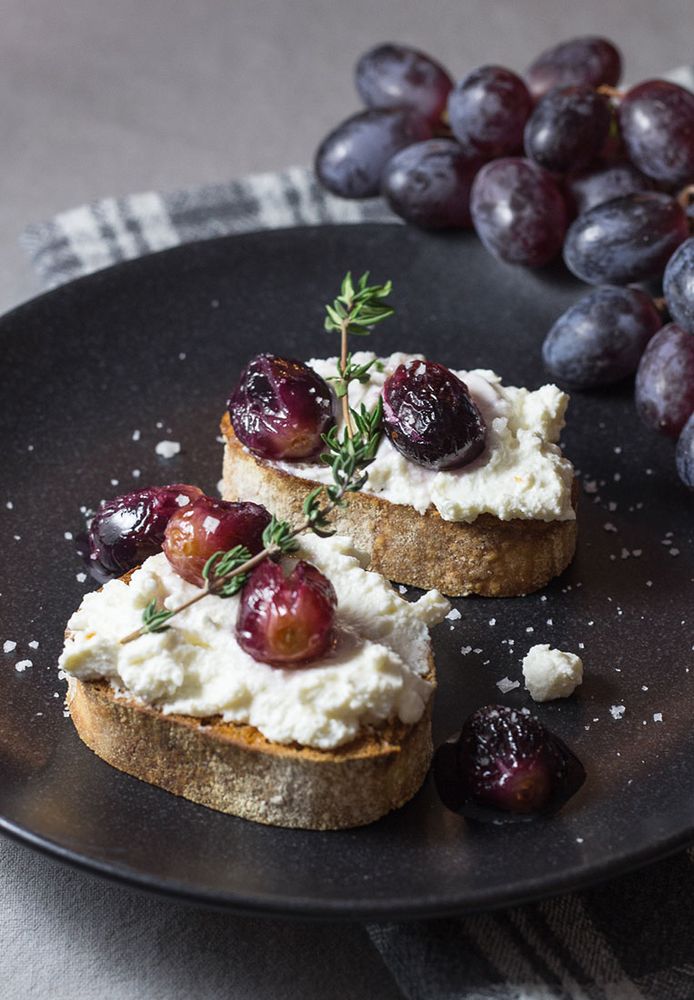 Rezeptbild: Bruschetta mit Ricotta und Weintrauben