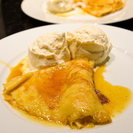 Rezeptbild: Zimtblüteneis und Crepes Suzette