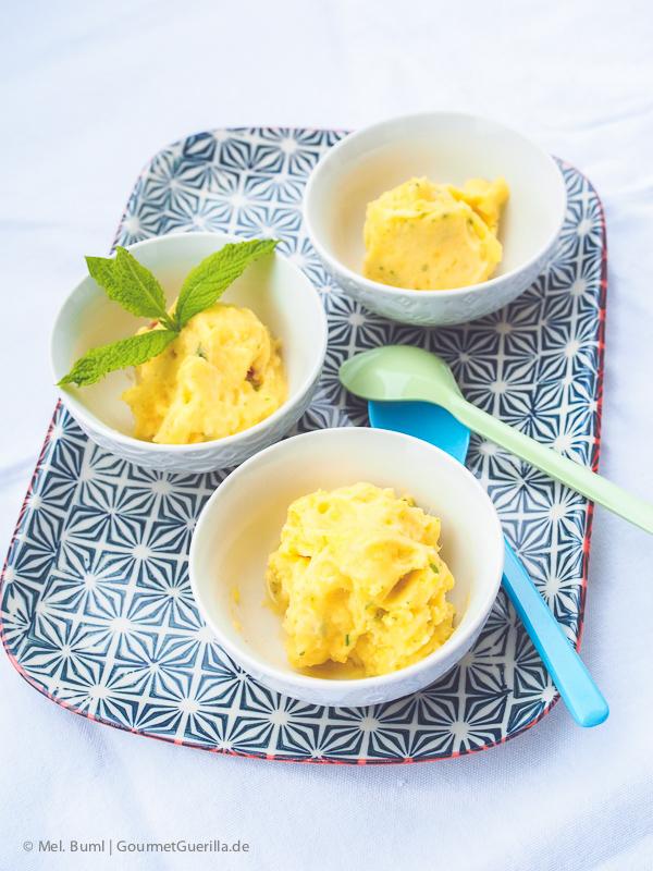 Rezeptbild: Das 2-Minuten Ananas-Sorbet mit Rum und Minze