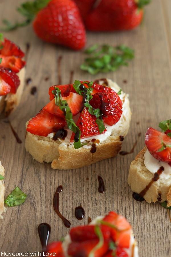 Rezeptbild: Crostini mit Erdbeeren 