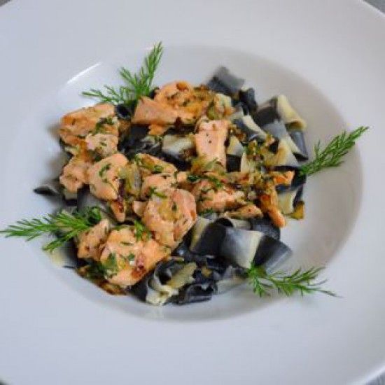 Rezeptbild: Gestreifte Pasta mit Lachs