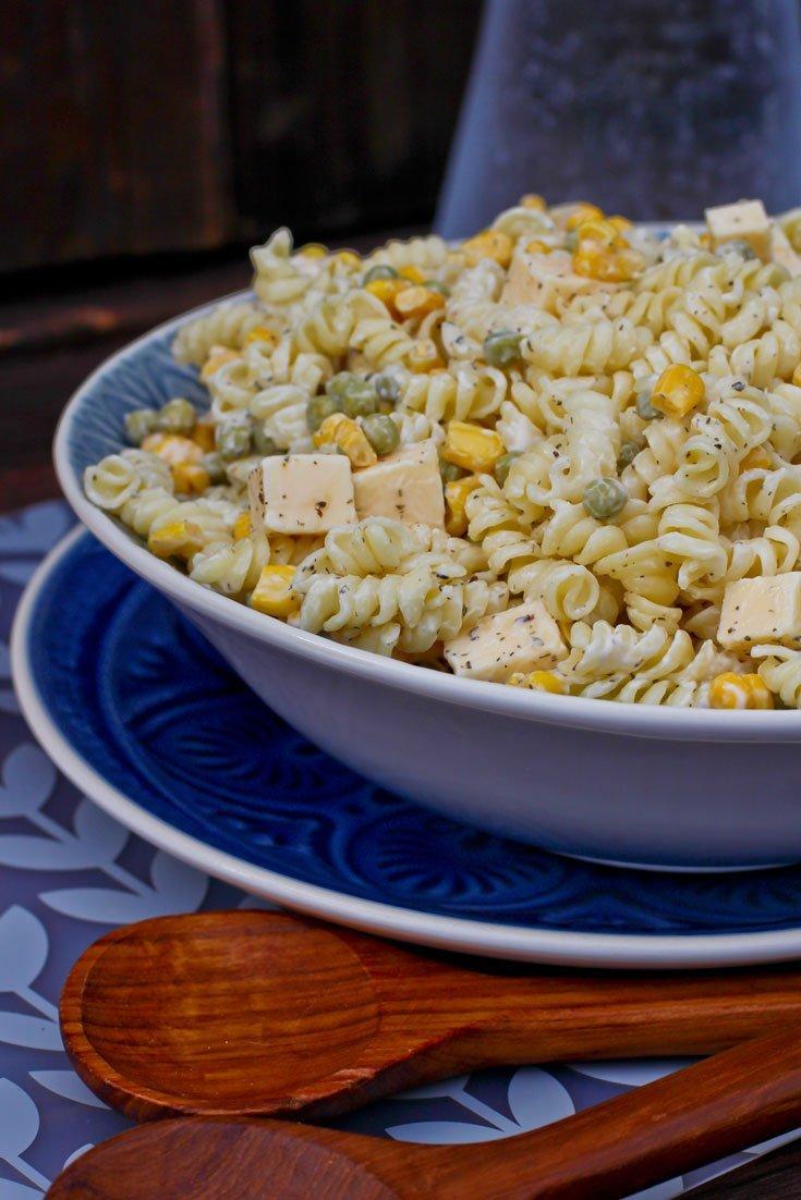 Rezeptbild: Einfacher Nudelsalat mit Mayonnaise und Creme Fraiche